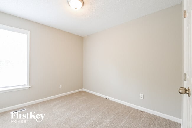 Building Photo - 105 Amber Ln