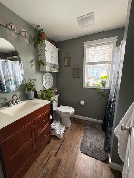 Building Photo - 441 Bartlett St