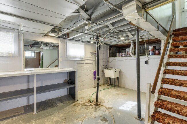 Building Photo - 1608 S 55th St