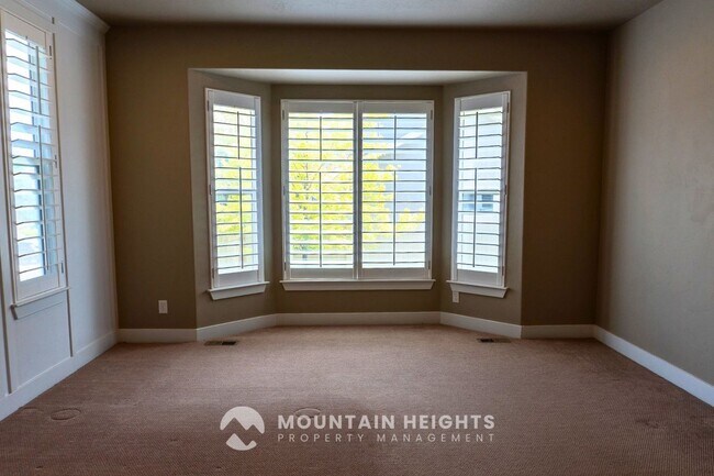 Building Photo - 3953 Sand Lake Dr