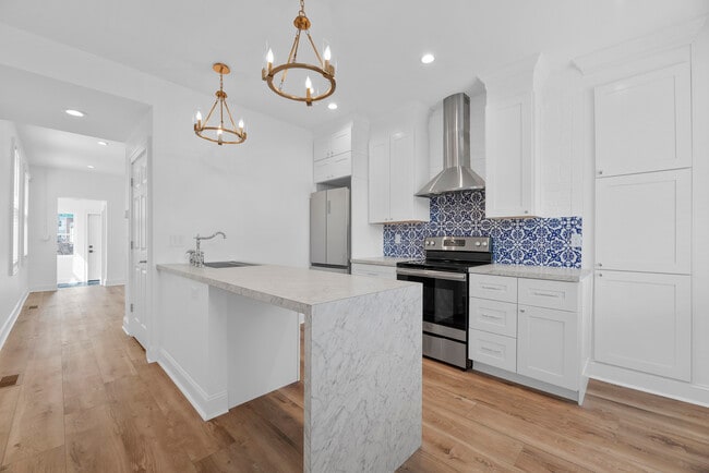 Building Photo - 450 Elsmere St