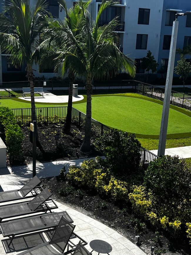 Building Photo - 670 W 74th Pl