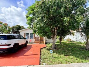 Building Photo - "Charming 4-Bed Oasis with 2 Baths in Prime West Palm Beach Location – 1560 Sq Ft of Comfort!"