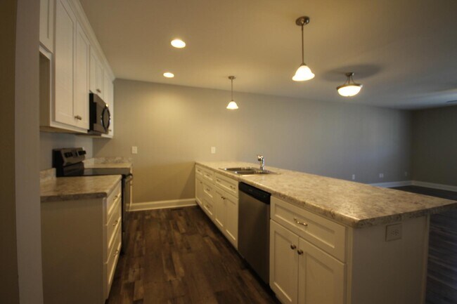 Building Photo - 704 Cobblestone Dr