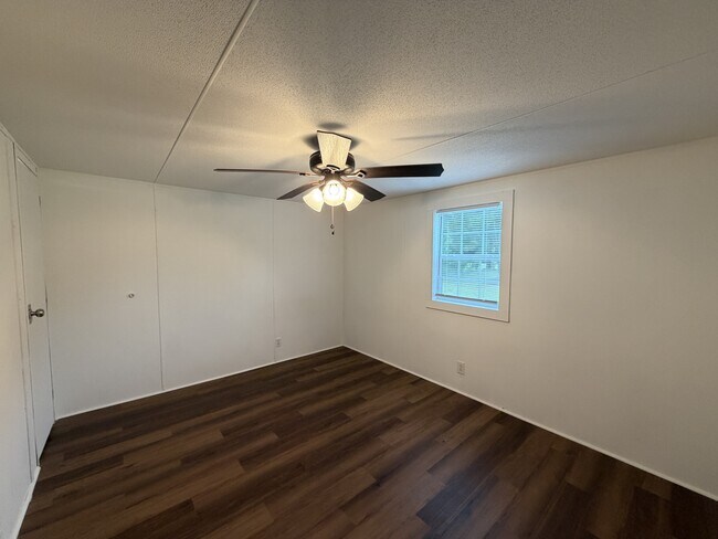 Building Photo - 464 Batchelor Rd