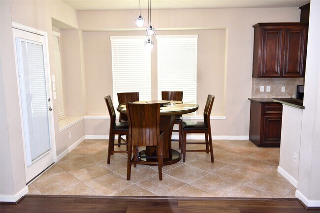 Building Photo - 5106 Autumn Rose Ln