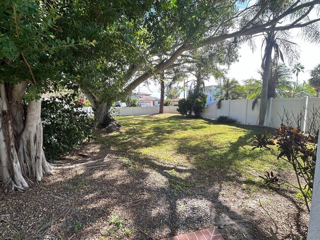 Building Photo - Remodeled 3 bedroom 2 bath Home in NE St Pete