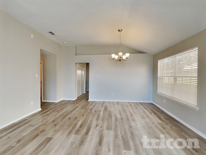 Building Photo - 6002 Flyers Ln