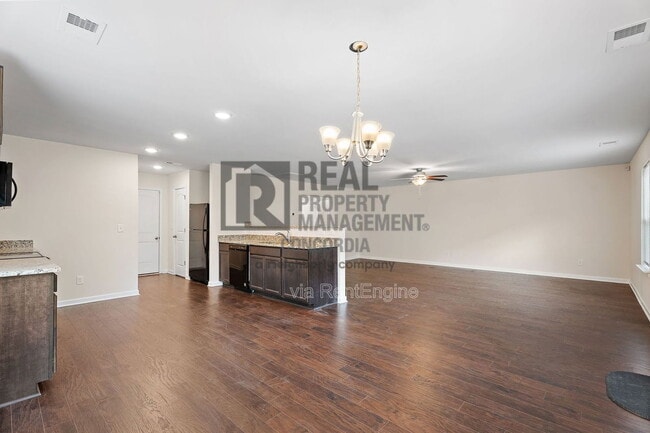 Building Photo - 317 Sportsman Dr