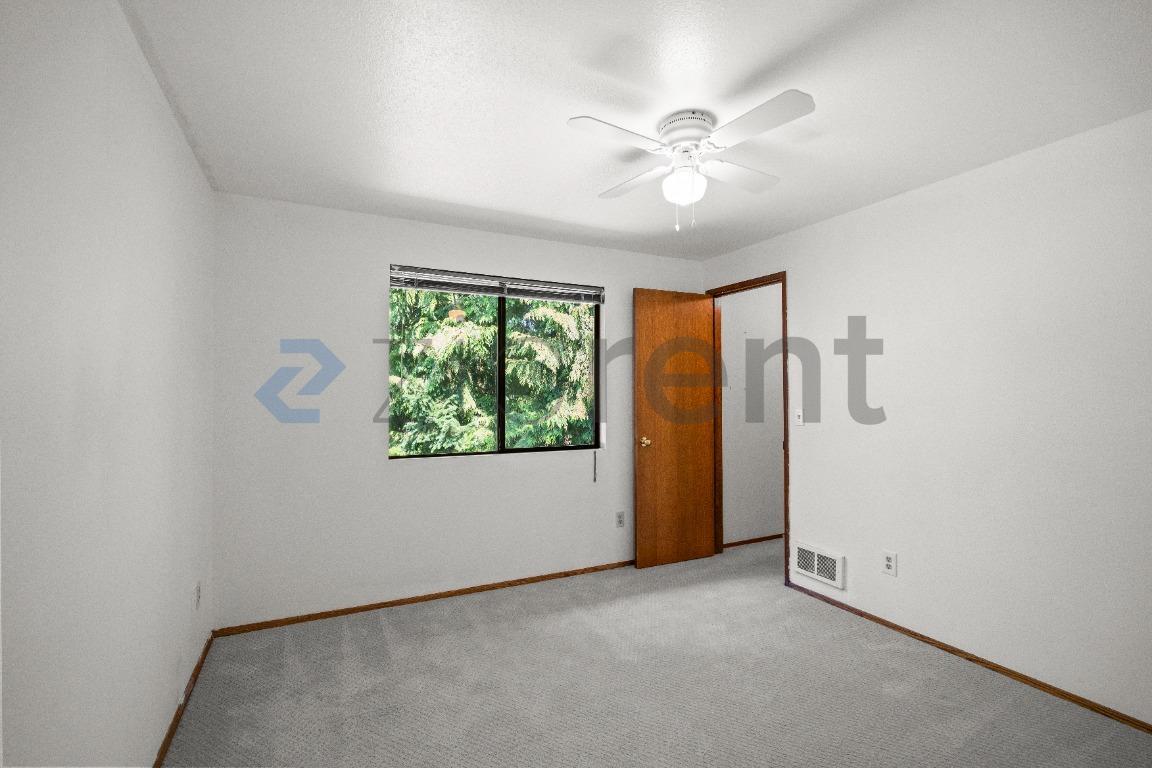 Building Photo - Unit