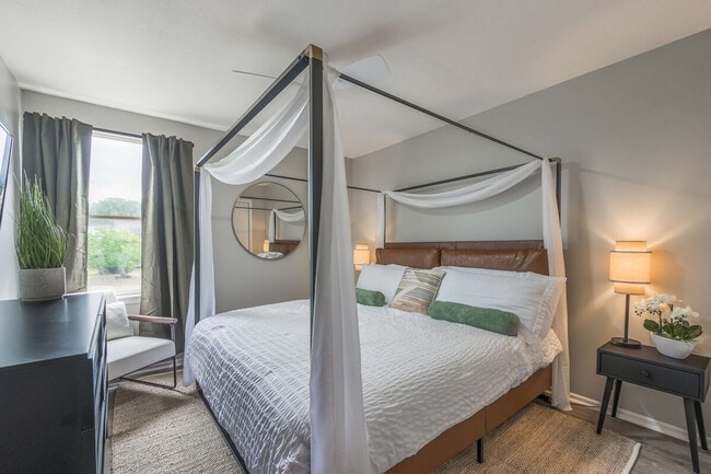 Building Photo - 433 Spring Ave