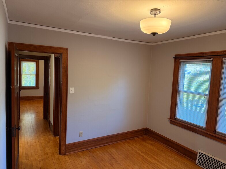 Building Photo - 541 N 62nd St