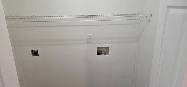 Building Photo - 204 Fairwood Ct