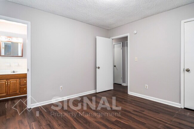 Building Photo - 515 8th Ave SW