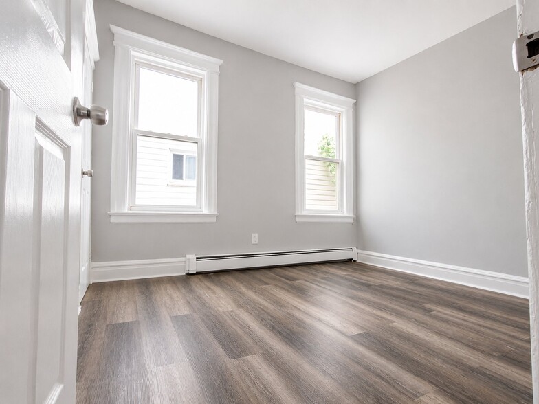 Building Photo - 175 Woodside Ave