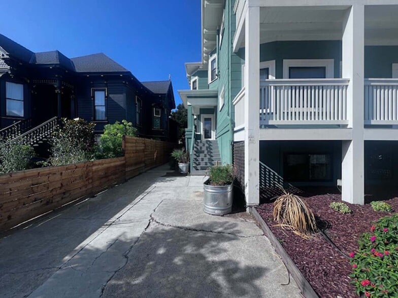 Building Photo - 1301 Adeline St