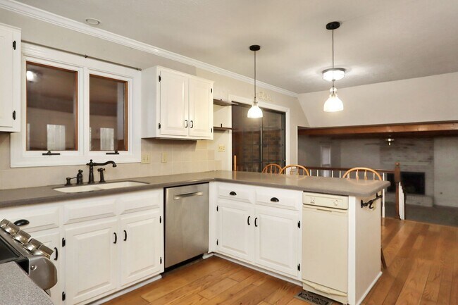 Building Photo - 227 Aspen Blvd