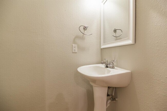 Building Photo - 3214 Clawson Rd