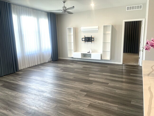 Building Photo - 4420 S Perth Ct