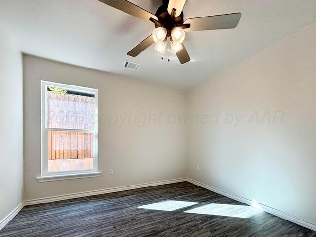 Building Photo - 2801 Daytona Ave