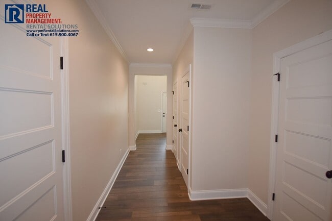 Building Photo - 3414 Pershing Dr