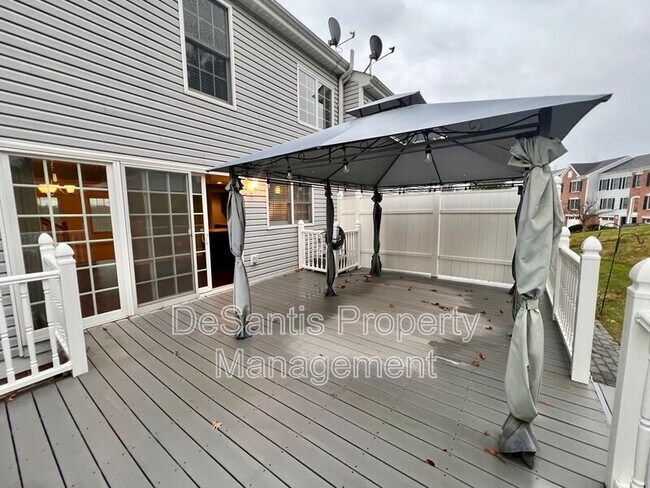 Building Photo - 945 Montclair Dr