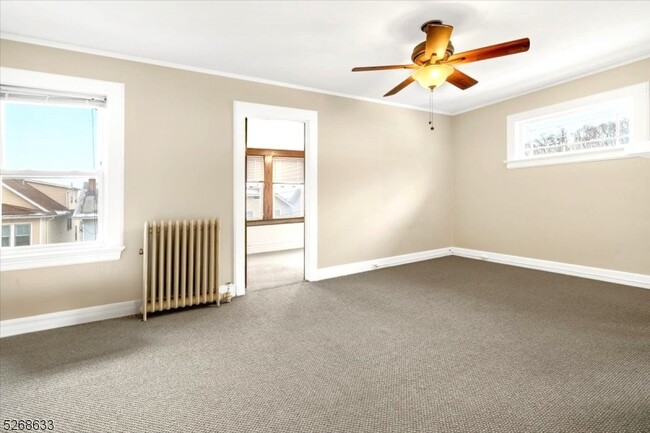 Building Photo - 7 Park Dr S