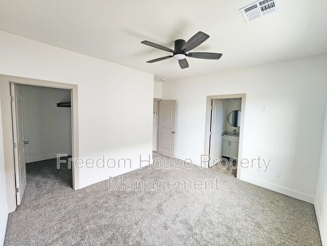 Building Photo - 1340 Arrowhead St