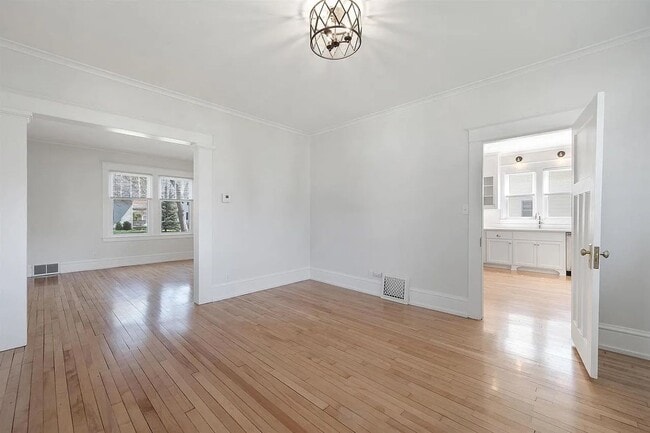 Building Photo - Charming Cape Cod Single Family