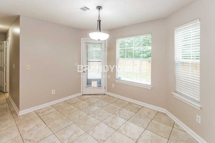Building Photo - 924 Brisley Cir