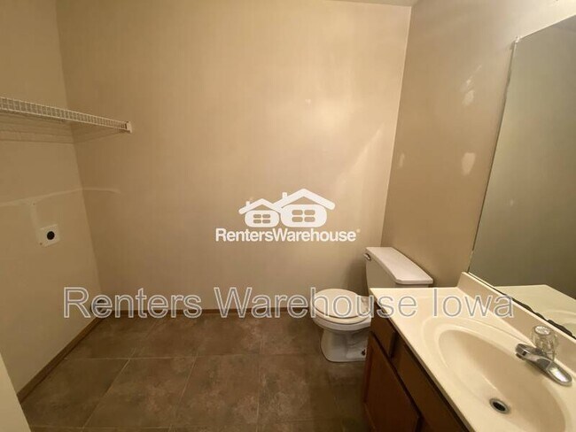 Building Photo - 509 15th St SE