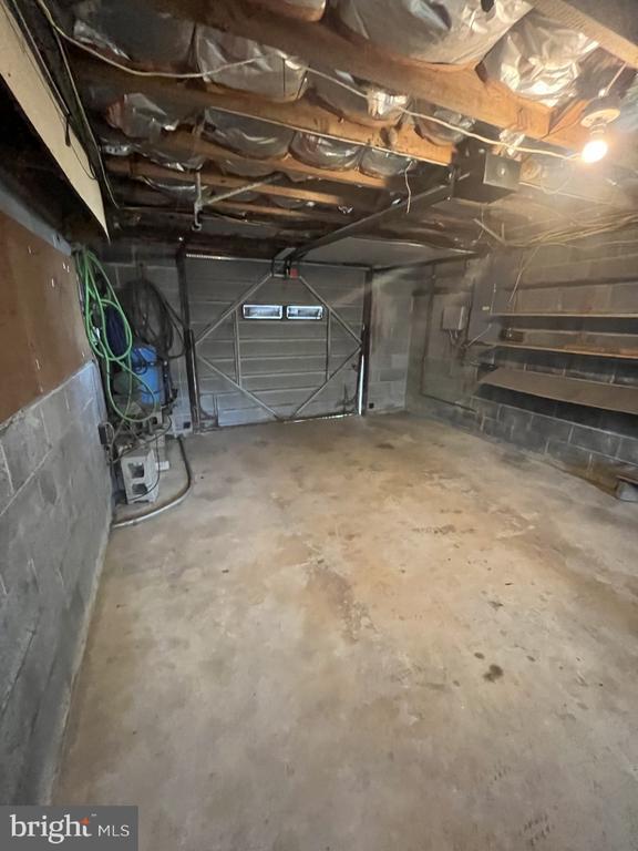 Building Photo - 4906 Hood Dr