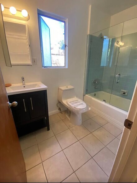 Building Photo - 730 Silver Lake Blvd