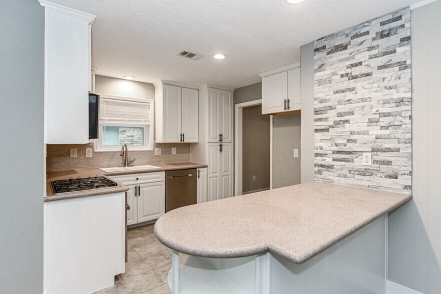 Building Photo - 7923 Dawnridge Dr