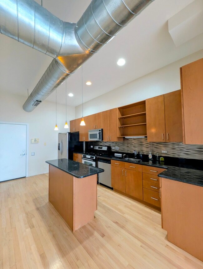 Building Photo - 5115 N Clark St