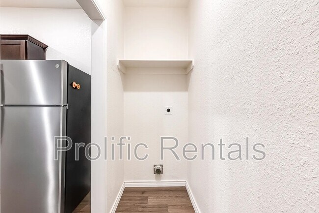 Building Photo - 3505 Abraham Dr