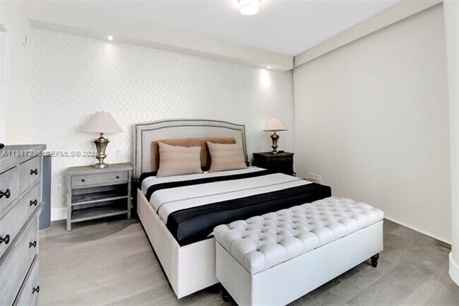 Building Photo - 2900 NE 7th Ave