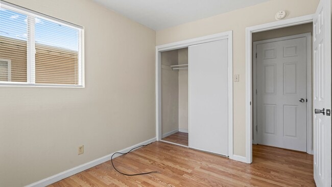 Building Photo - 2 bedroom 1 bathroom duplex Vacaville