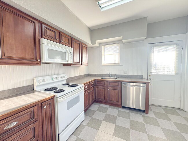 Building Photo - 1410-1412 Kings Highway