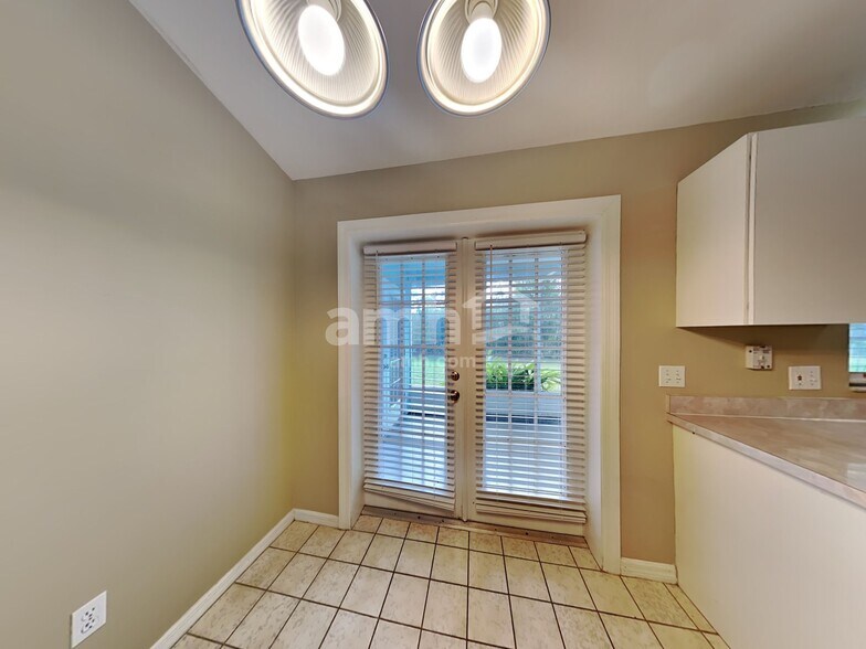 Building Photo - 919 Park Valley Cir