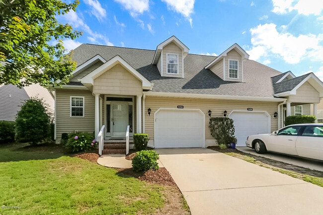 Building Photo - 533 Village Green Dr