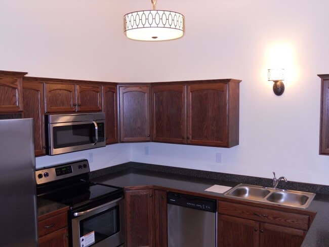 Building Photo - 3 Bed 3 Bath Twin Home