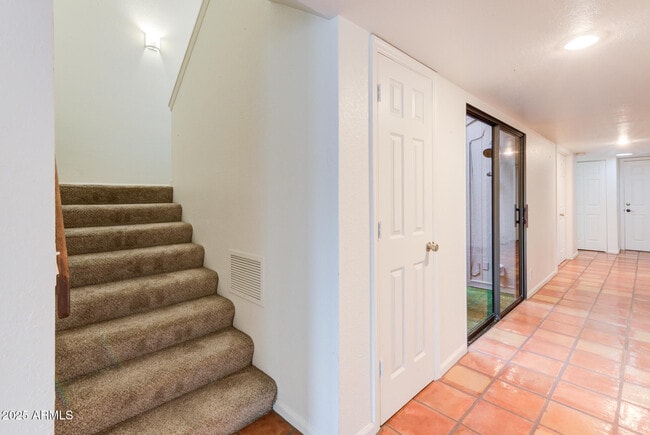 Building Photo - 20 E Redondo Dr