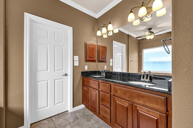 Building Photo - 130 S Vershire Cir