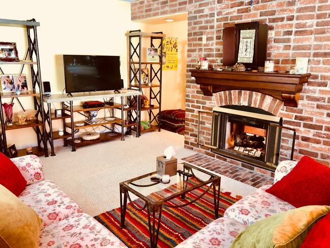 Building Photo - Gorgeous Furnished Oasis in Las Vegas Avai...