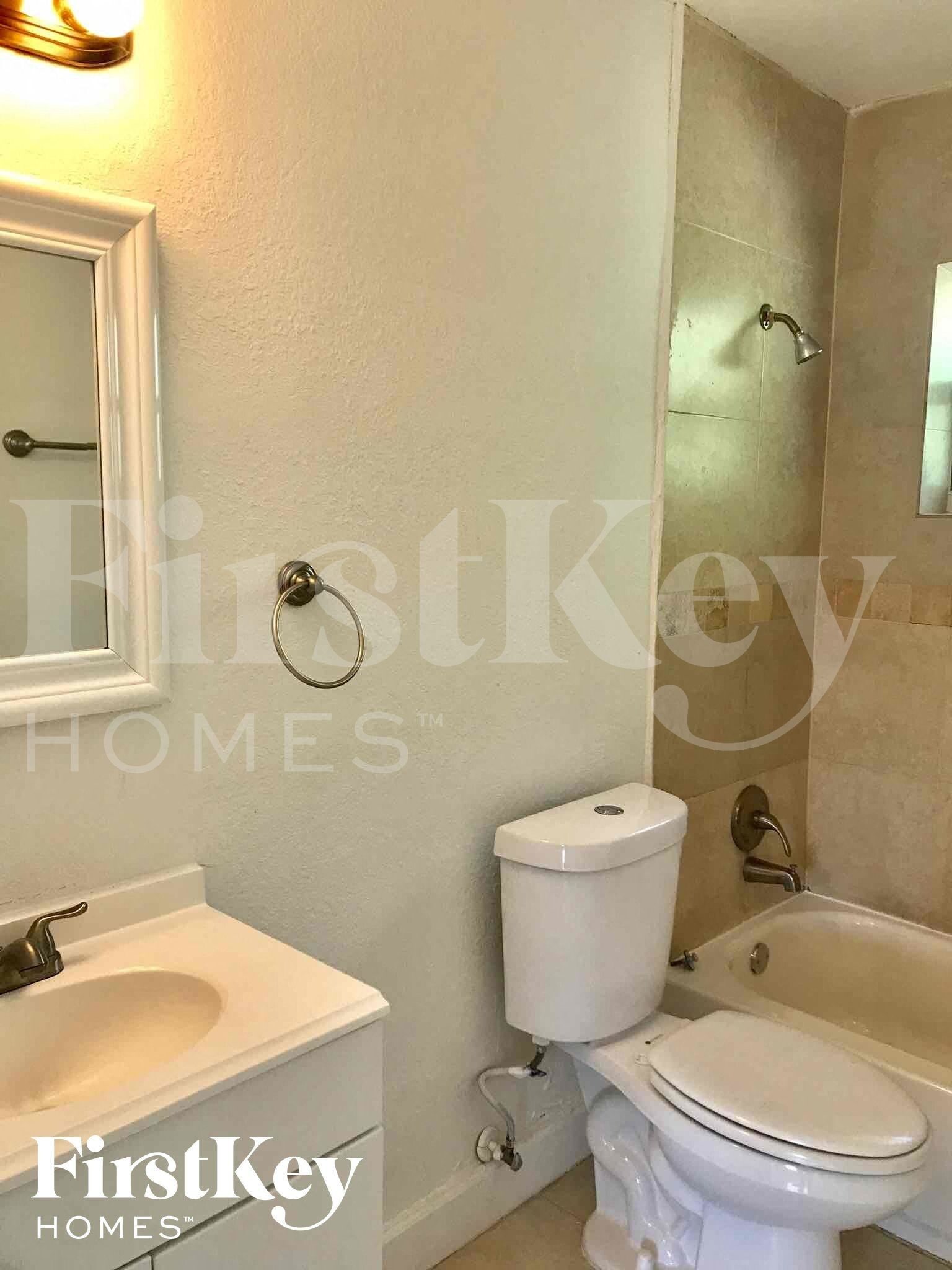 Building Photo - 3057 SW 2nd St