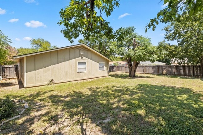 Building Photo - 10300 Rutland Village E