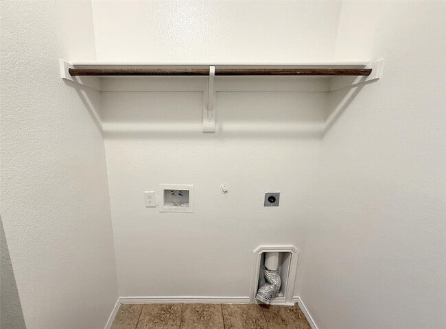 Building Photo - 8912 Cranston Ct