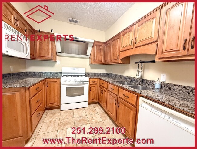 Building Photo - 2772 N Grafhill Dr