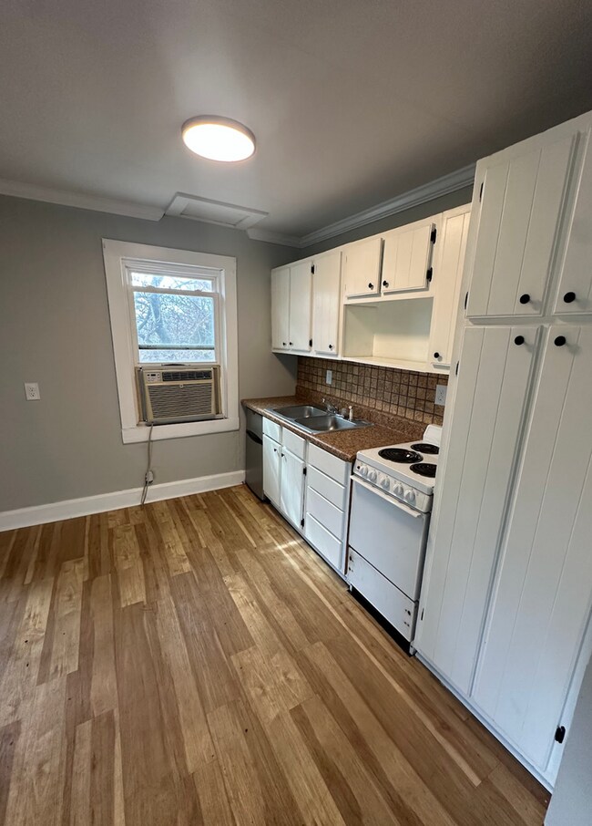 Building Photo - Stunning Historic Home - Sheffield, AL